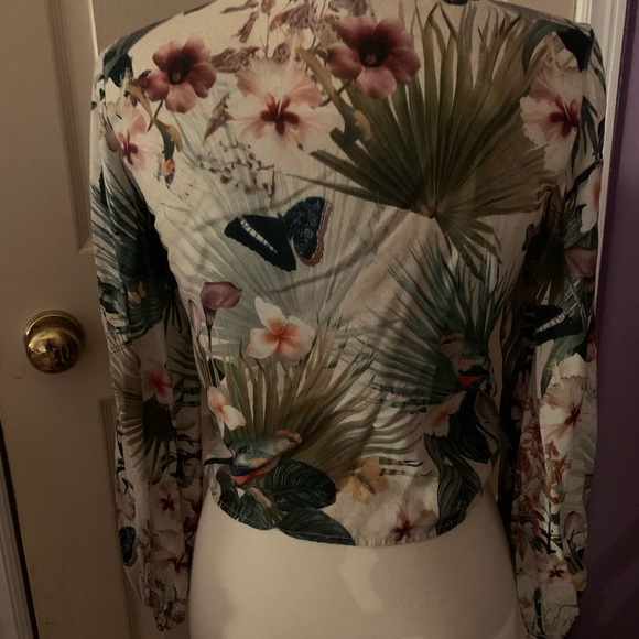 2 for $20 tops size S - can be worn casually or dressed up - Picture 4 of 9